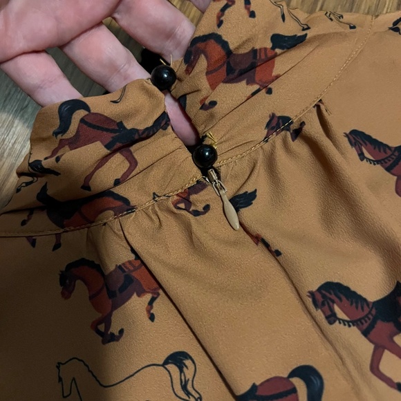 Wayward Fancies 18W, high-neck, kitschy horse pattern dress with retro vibes - Picture 4 of 6